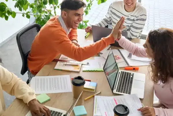 Empowering a Collaborative Work Culture- Navigating Employee Autonomy and Effective Management in the Contemporary Workplace